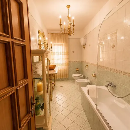 Bed & Breakfast - Private Parking 4*